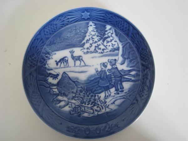 2002 Royal Copenhagen Christmas Plate